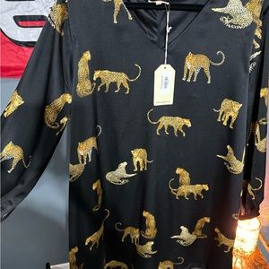 Selling this beautiful boutique dress (never worn). Would be so cute for fall!